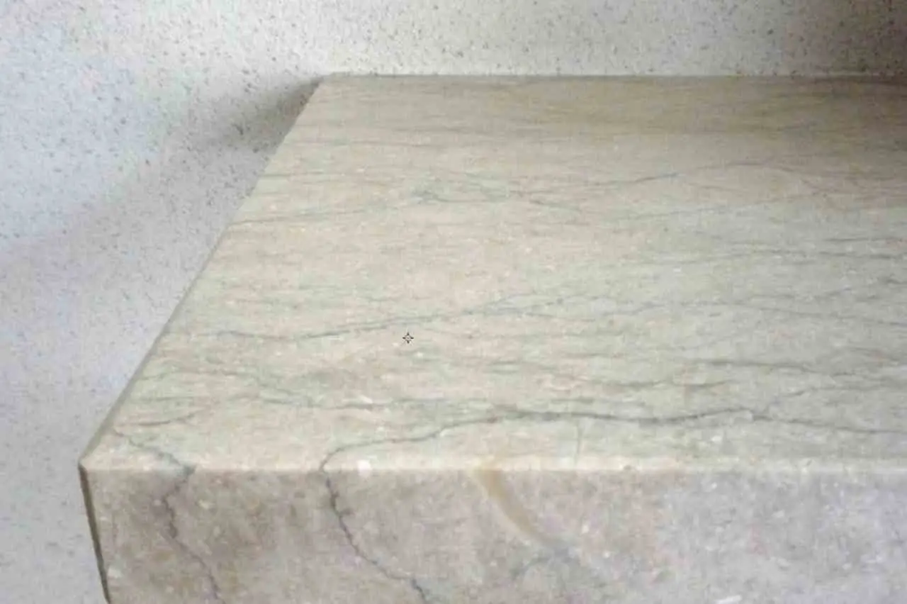 Non usare mai aceto sul marmo: ecco il danno che potresti causare Non usare mai aceto sul marmo: ecco il danno che potresti causare