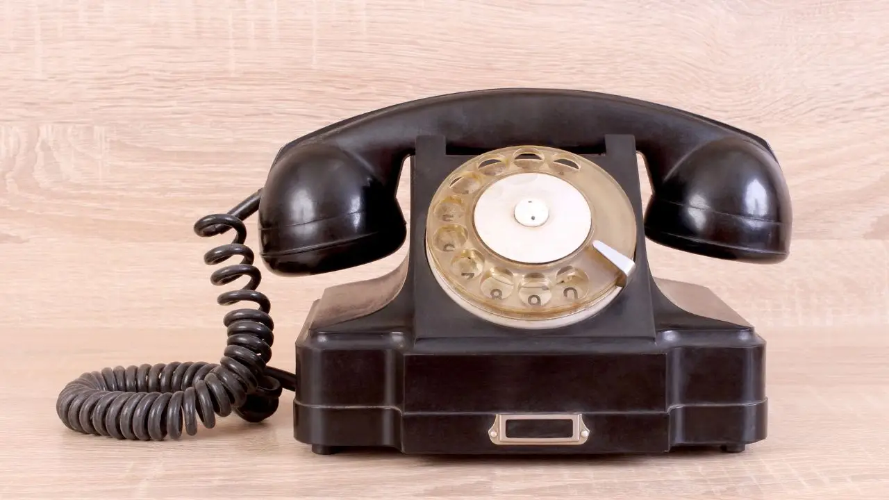 Mercato dei telefoni fissi retrò: scopri ora la stima di valore dei primi modelli Mercato dei telefoni fissi retrò: scopri ora la stima di valore dei primi modelli