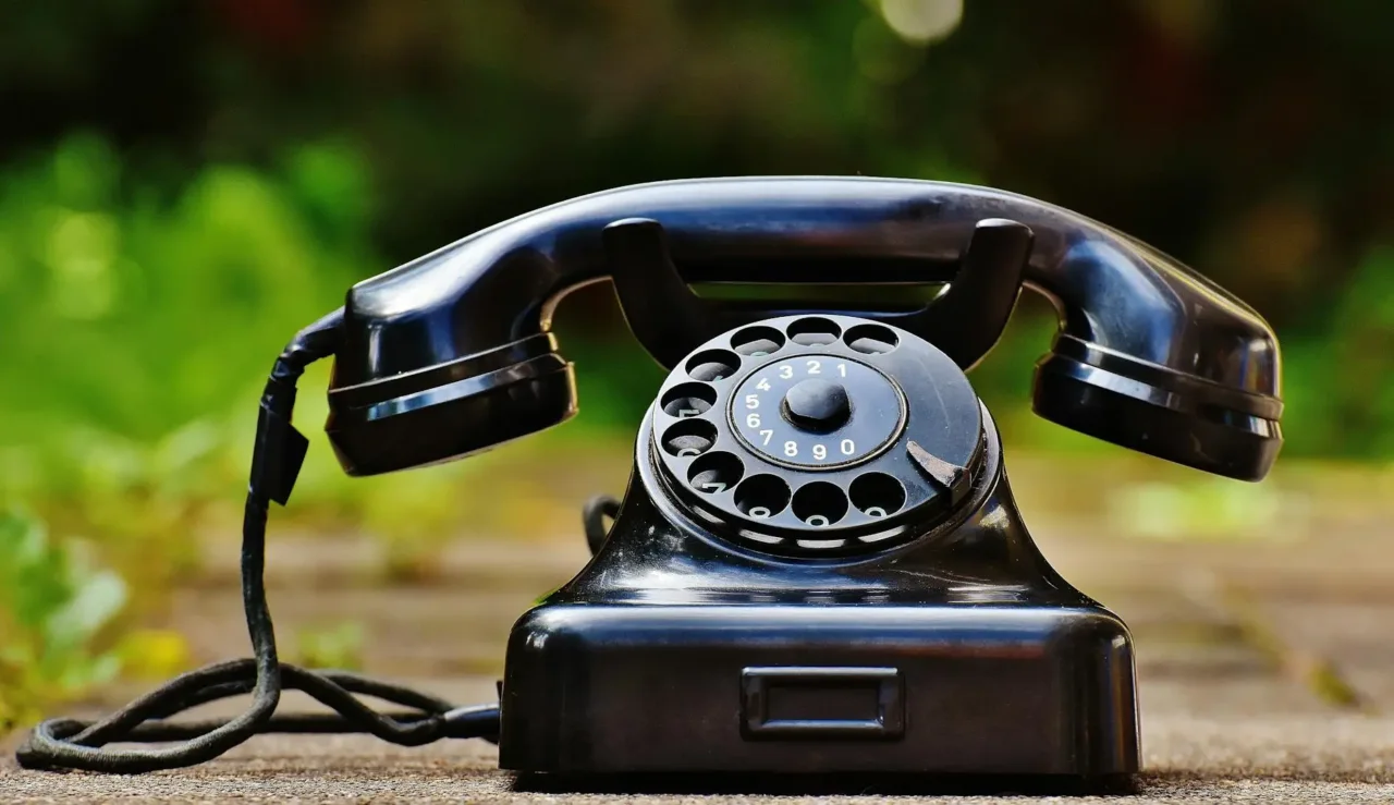 Mercato dei telefoni fissi retrò: scopri ora la stima di valore dei primi modelli Mercato dei telefoni fissi retrò: scopri ora la stima di valore dei primi modelli