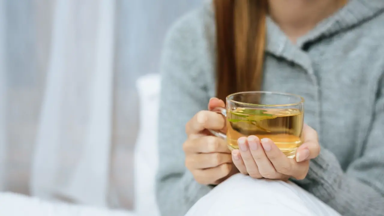 Mai bere questa bevanda prima di dormire: causa gonfiore e sonno agitato Mai bere questa bevanda prima di dormire: causa gonfiore e sonno agitato