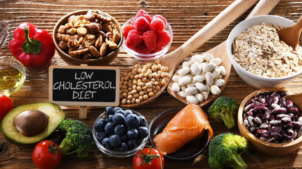 Come abbassare il colesterolo senza farmaci: la dieta che funziona davvero Come abbassare il colesterolo senza farmaci: la dieta che funziona davvero