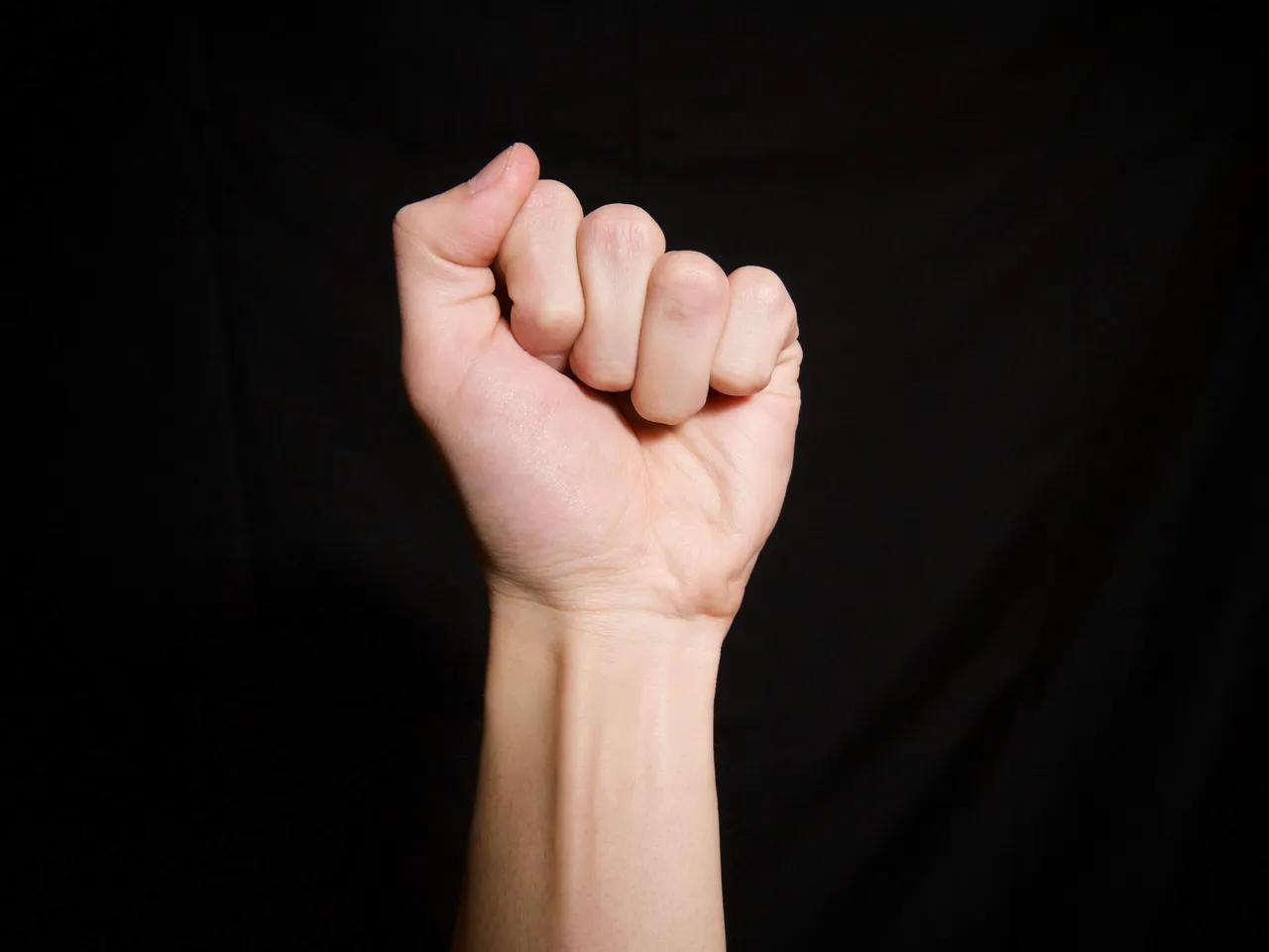 Pressione alta? I tre gesti quotidiani che aiutano ad abbassarla in modo naturale Pressione alta? I tre gesti quotidiani che aiutano ad abbassarla in modo naturale