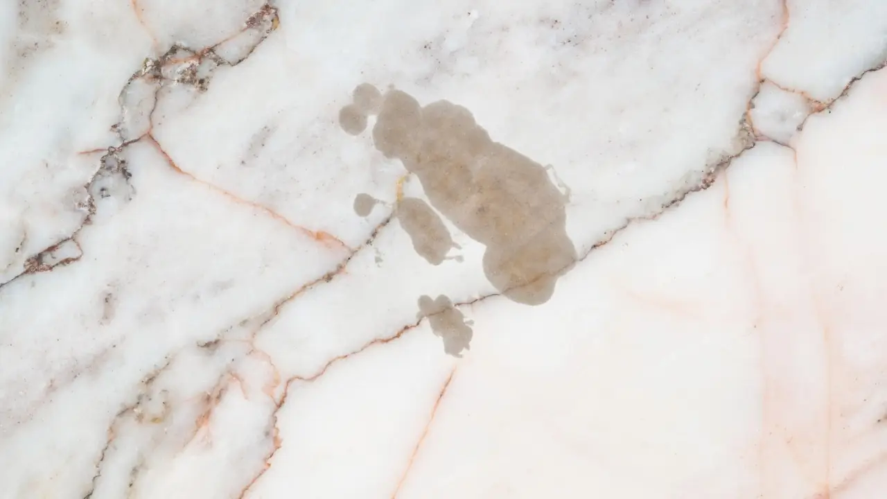 Non usare mai aceto sul marmo: ecco il danno che potresti causare Non usare mai aceto sul marmo: ecco il danno che potresti causare