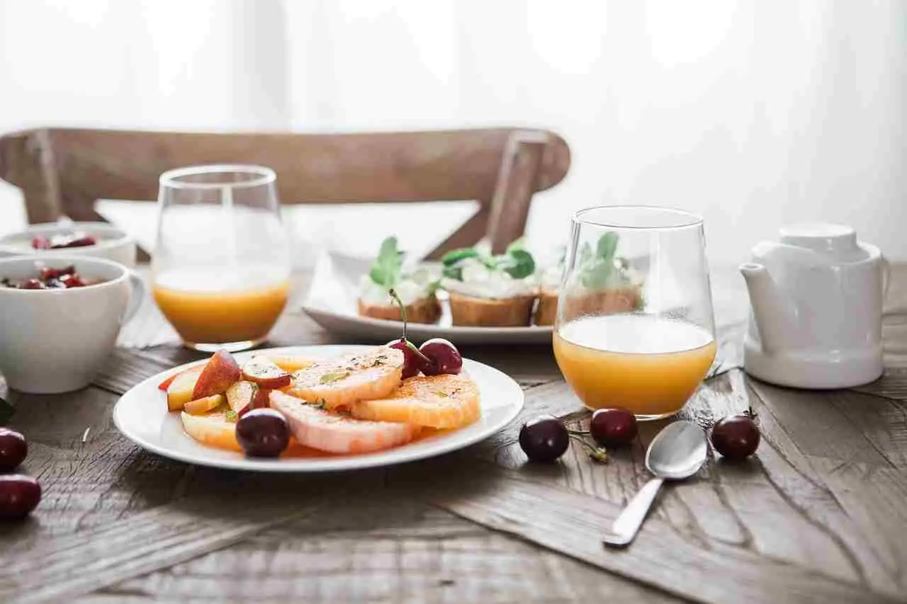Attenzione a questi due frutti a colazione: possono causare gonfiore addominale Attenzione a questi due frutti a colazione: possono causare gonfiore addominale