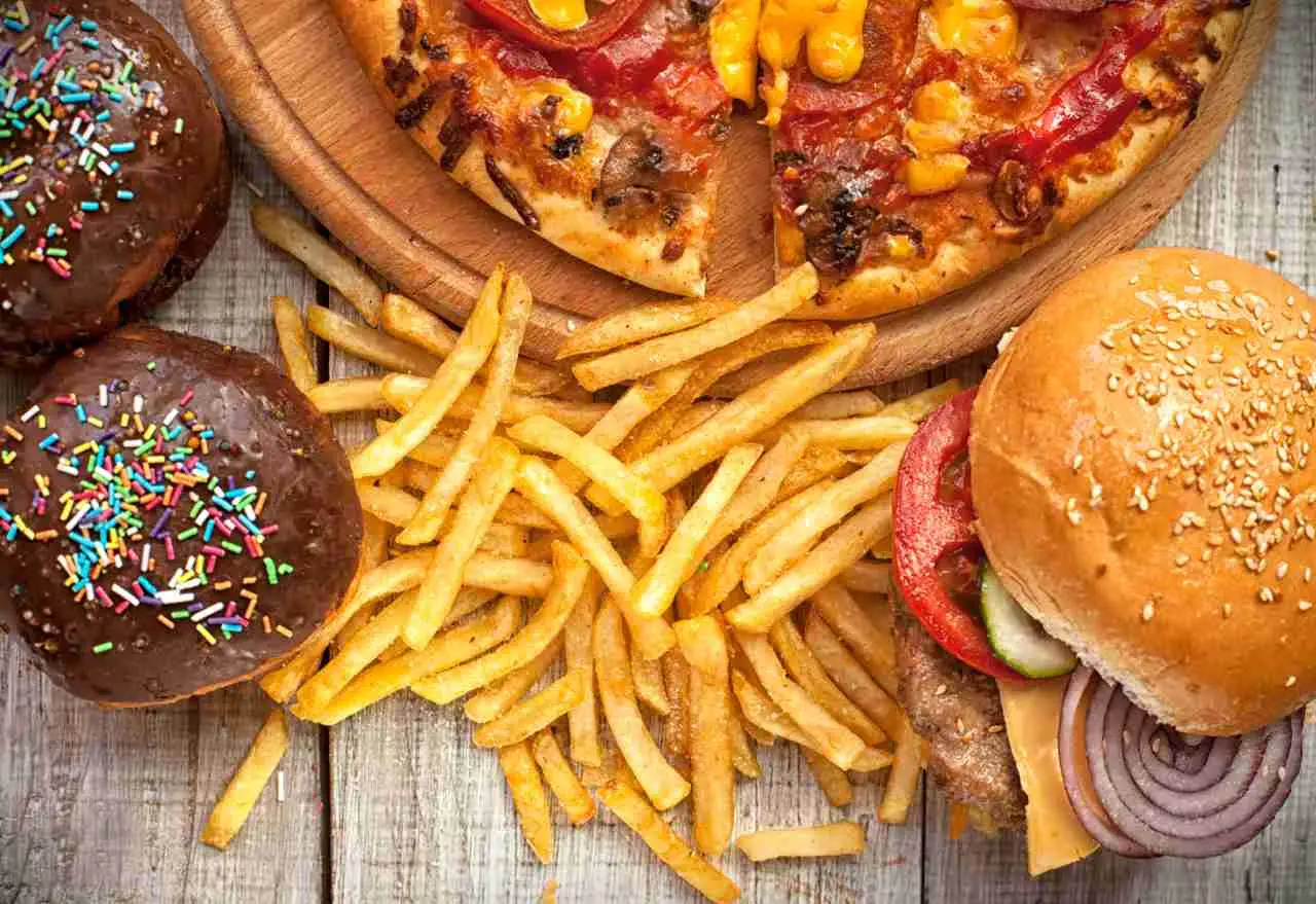 L’alimento che peggiora il reflusso: lo mangiano in molti senza saperlo L’alimento che peggiora il reflusso: lo mangiano in molti senza saperlo