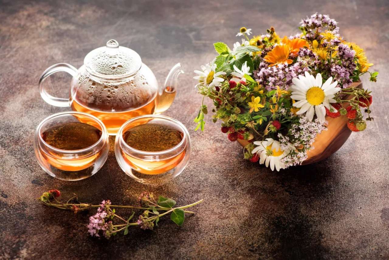 Preparare un infuso depurativo: le piante che aiutano il benessere epatico Preparare un infuso depurativo: le piante che aiutano il benessere epatico