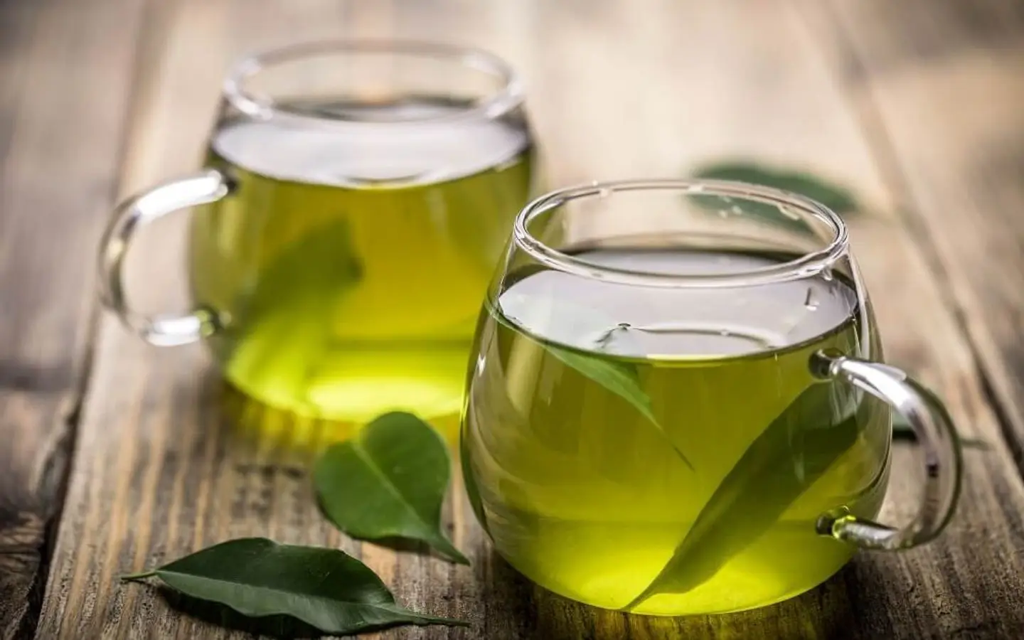 Tè verde freddo: proprietà e ricetta per sostenere il fegato nei mesi più caldi Tè verde freddo: proprietà e ricetta per sostenere il fegato nei mesi più caldi