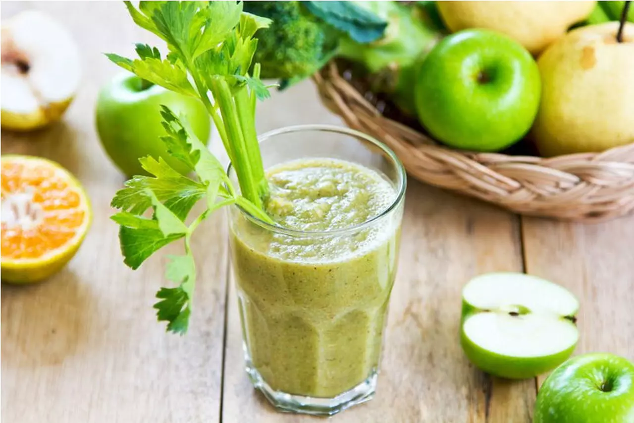 Smoothie estivi con verdure depurative: perché inserirli nella tua dieta quotidiana Smoothie estivi con verdure depurative: perché inserirli nella tua dieta quotidiana